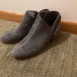 Vince Camuto Shoeties Size 8